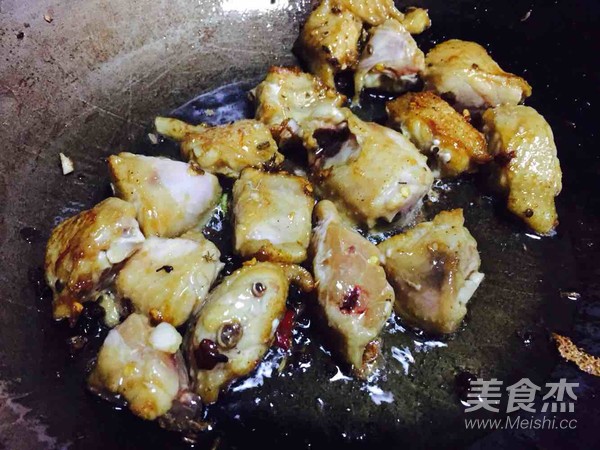 山城雞翅的做法-麻辣味炒菜譜