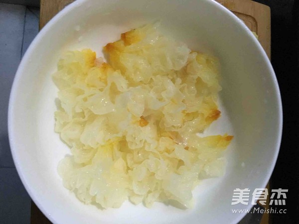 燉童子雞湯的做法-咸鮮味燉菜譜-易網健康養生網 燉童子雞湯的做法-咸鮮味燉菜譜