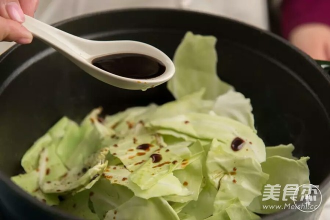 鑄鐵鍋版干鍋手撕包菜的做法-酸辣味干鍋菜譜-易網健康養生網 鑄鐵鍋版干鍋手撕包菜的做法-酸辣味干鍋菜譜