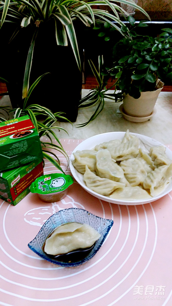 白菜香菇濃湯餃子的做法-咸鮮味煮菜譜-易網健康養生網 白菜香菇濃湯餃子的做法-咸鮮味煮菜譜