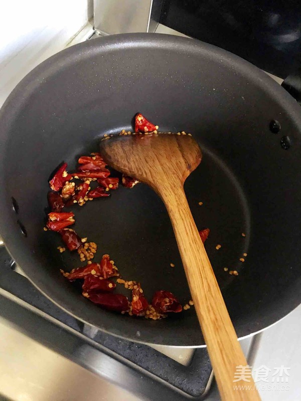 咖喱雞塊的做法-香辣味炒菜譜-易網<a href=http://www.jsjjzhkt.cn/ target=_blank class=infotextkey>健康養生</a>網 咖喱雞塊的做法-香辣味炒菜譜