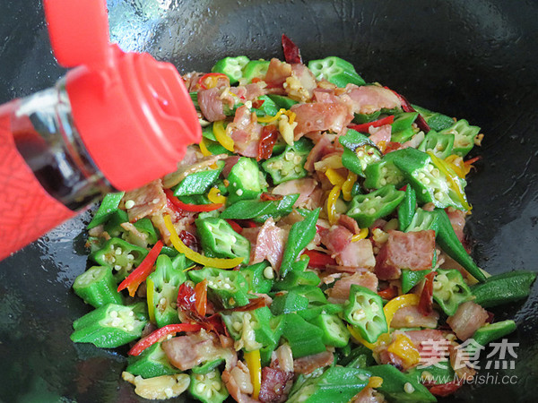 培根炒秋葵的做法-家常味炒菜譜