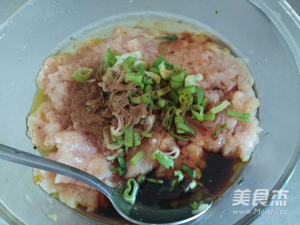 肉餡包子的做法-家常味蒸菜譜