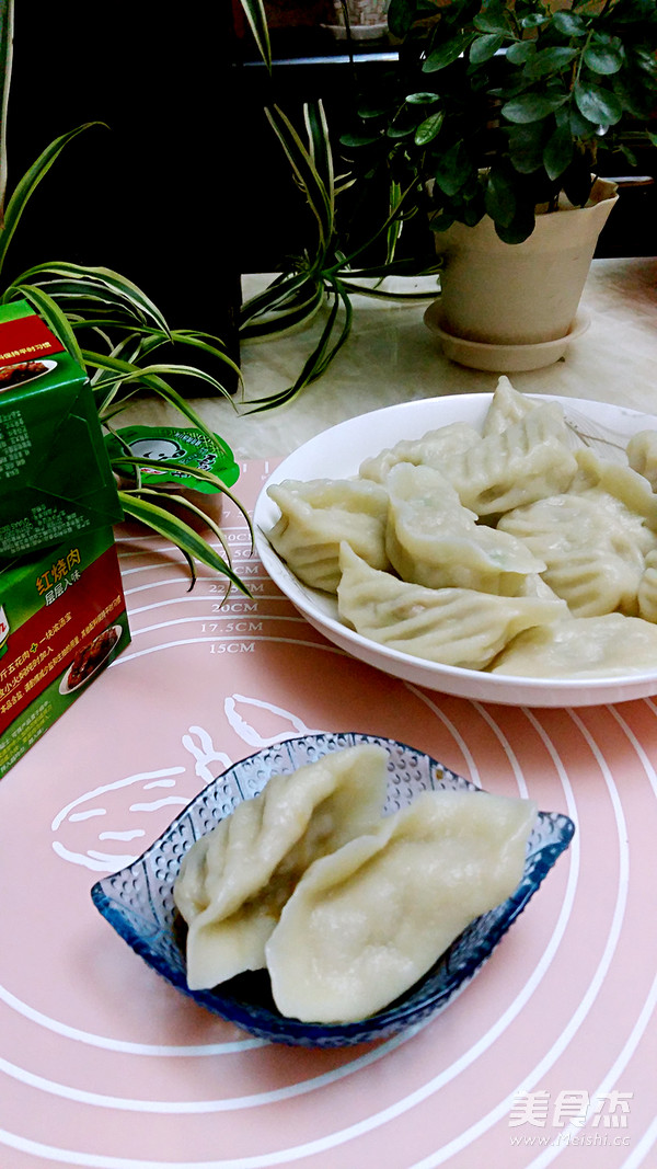 白菜香菇濃湯餃子的做法-咸鮮味煮菜譜-易網健康養生網 白菜香菇濃湯餃子的做法-咸鮮味煮菜譜
