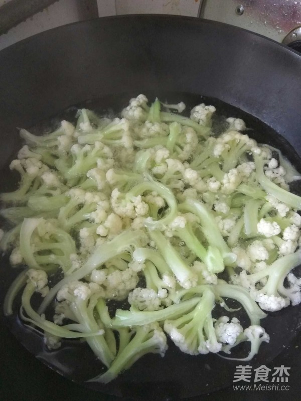 肉炒有機(jī)菜花的做法-家常味炒菜譜