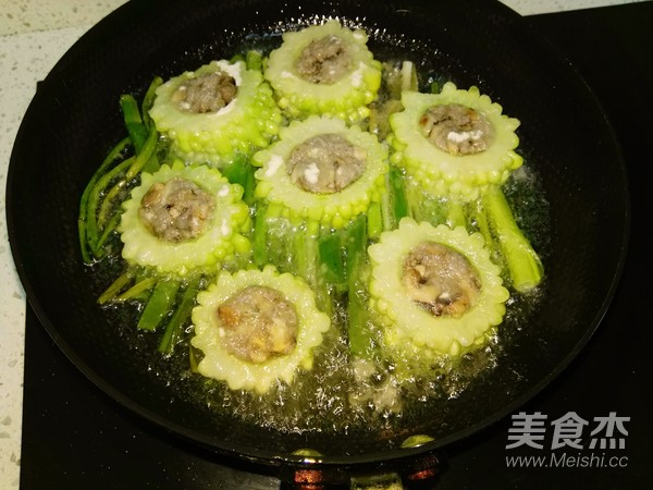 牛肉苦瓜燒的做法-咸鮮味燒菜譜-易網健康養生網 牛肉苦瓜燒的做法-咸鮮味燒菜譜