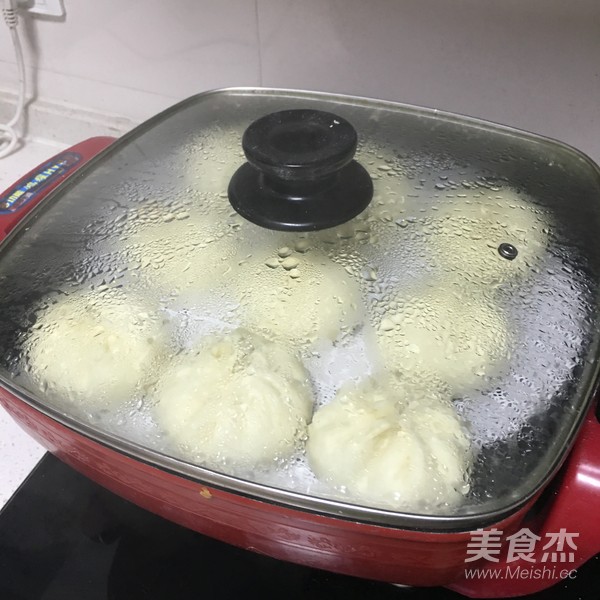 解饞的薺菜肉包子的做法-咸鮮味蒸菜譜