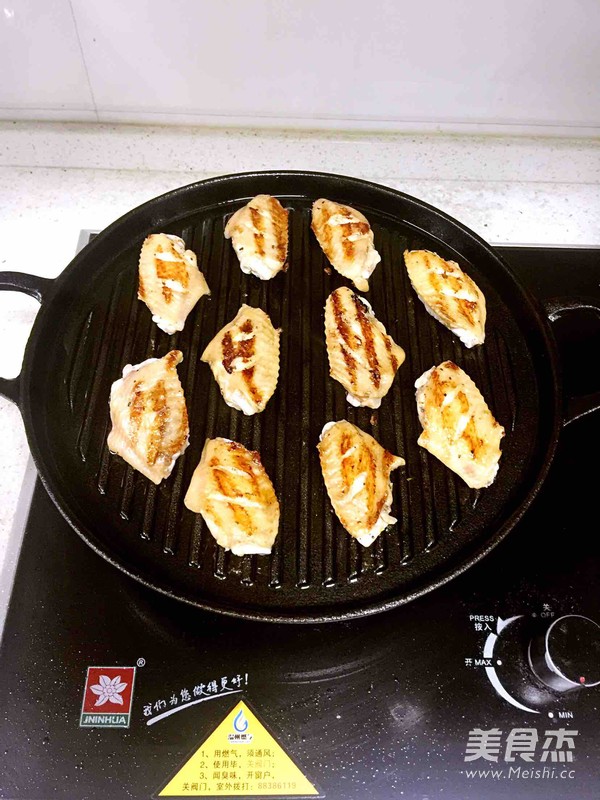 煎雞翅的做法-黑椒味煎菜譜