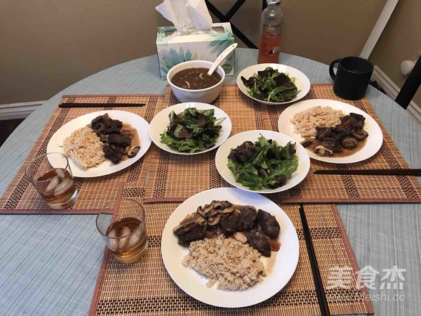 紅酒燉牛肉配糙米飯的做法-奶香味燉菜譜