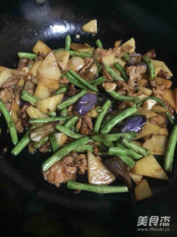 地三鮮的做法-蒜香味炒菜譜-易網健康養生網 地三鮮的做法-蒜香味炒菜譜