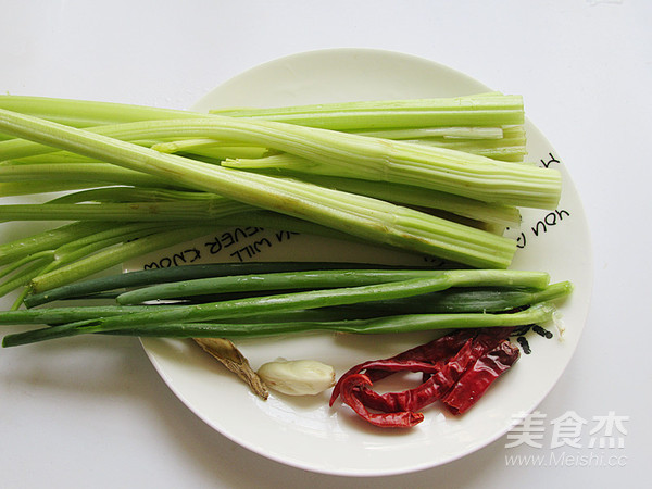 芹菜爆炒回鍋鴨胗的做法-家常味炒菜譜-易網健康養生網 芹菜爆炒回鍋鴨胗的做法-家常味炒菜譜