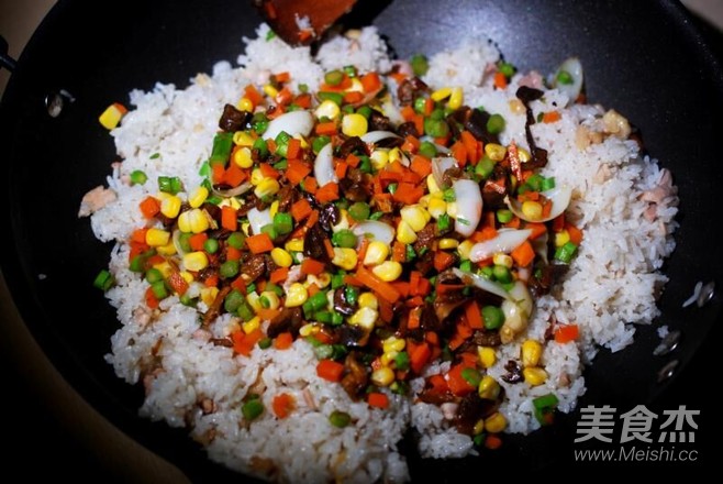 星級(jí)酒店野生牛肝菌炒飯的做法-家常味炒菜譜-易網(wǎng)健康養(yǎng)生網(wǎng) 星級(jí)酒店野生牛肝菌炒飯的做法-家常味炒菜譜