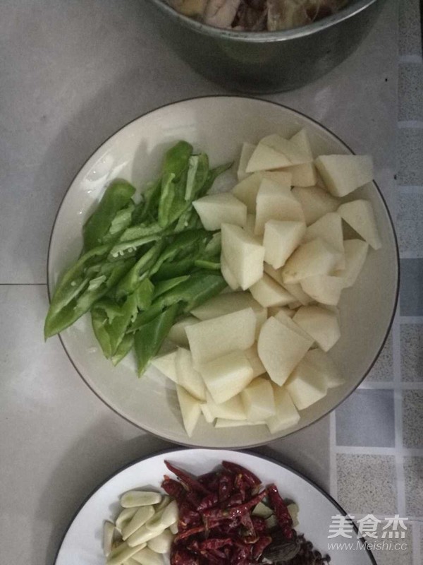 新疆大盤雞的做法-麻辣味燉菜譜-易網健康養生網 新疆大盤雞的做法-麻辣味燉菜譜