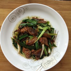 蒜苗炒排骨的做法-家常味炒菜譜