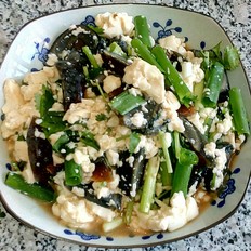 松花蛋拌內脂豆腐的做法-家常味拌菜譜