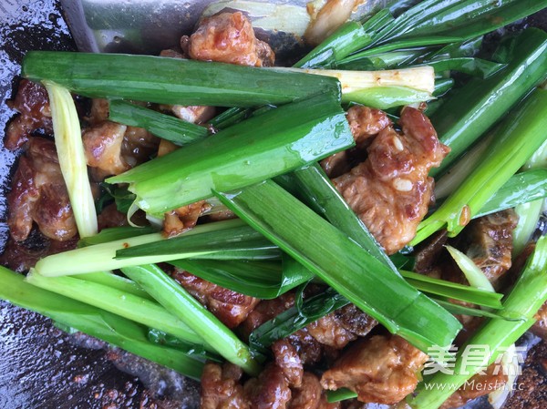 蒜苗炒排骨的做法-家常味炒菜譜-易網(wǎng)健康養(yǎng)生網(wǎng) 蒜苗炒排骨的做法-家常味炒菜譜