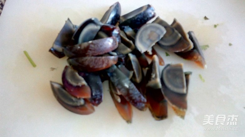 松花蛋拌內脂豆腐的做法-家常味拌菜譜-易網健康養生網 松花蛋拌內脂豆腐的做法-家常味拌菜譜