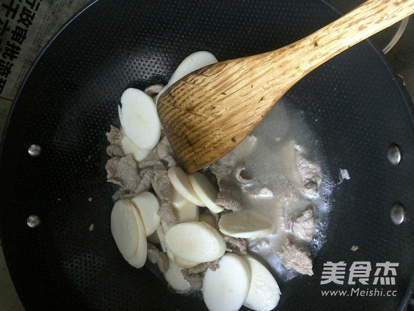 茭白炒肉片的做法-家常味炒菜譜-易網(wǎng)健康養(yǎng)生網(wǎng) 茭白炒肉片的做法-家常味炒菜譜