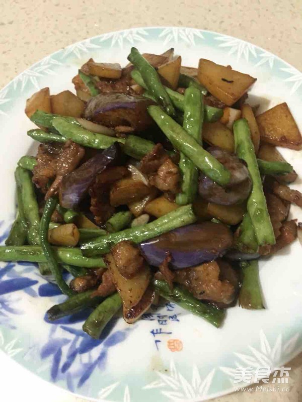 地三鮮的做法-蒜香味炒菜譜-易網健康養生網 地三鮮的做法-蒜香味炒菜譜