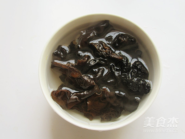 芹菜爆炒回鍋鴨胗的做法-家常味炒菜譜-易網健康養生網 芹菜爆炒回鍋鴨胗的做法-家常味炒菜譜