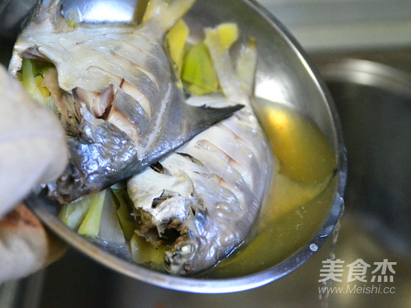 健康美味的清蒸鯧魚的做法-咸鮮味蒸菜譜-易網健康養生網 健康美味的清蒸鯧魚的做法-咸鮮味蒸菜譜