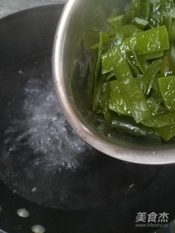 涼拌裙帶菜的做法-酸辣味拌菜譜-易網健康養生網 涼拌裙帶菜的做法-酸辣味拌菜譜