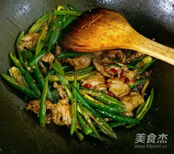 尖椒鹽煎肉的做法-家常味炒菜譜-易網(wǎng)健康養(yǎng)生網(wǎng) 尖椒鹽煎肉的做法-家常味炒菜譜