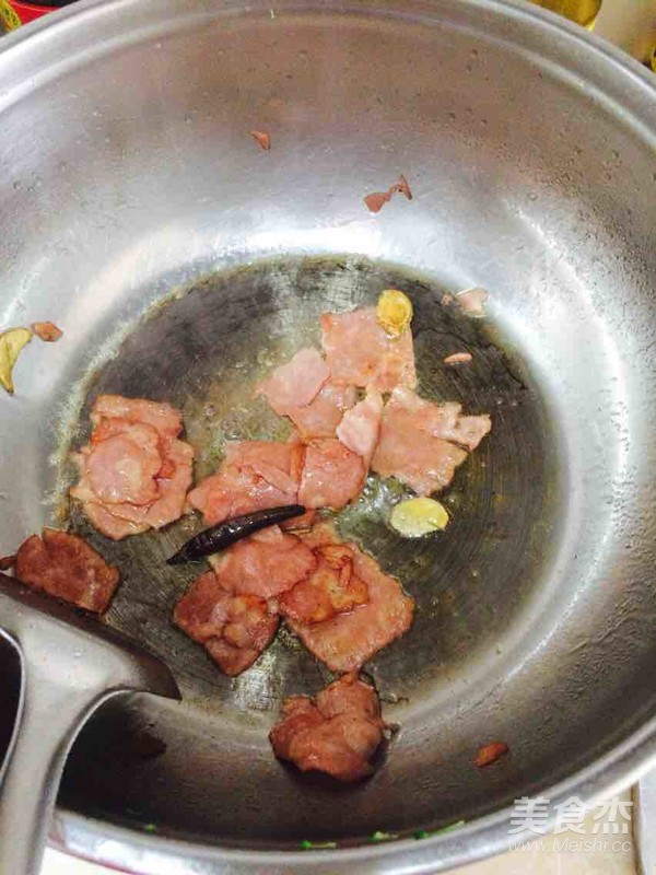 五香培根炒西藍(lán)花籽的做法-五香味炒菜譜-易網(wǎng)健康養(yǎng)生網(wǎng) 五香培根炒西藍(lán)花籽的做法-五香味炒菜譜