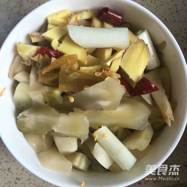 酸菜魚的做法-咸鮮味燒菜譜-易網<a href=http://www.jsjjzhkt.cn/ target=_blank class=infotextkey>健康養生</a>網 酸菜魚的做法-咸鮮味燒菜譜