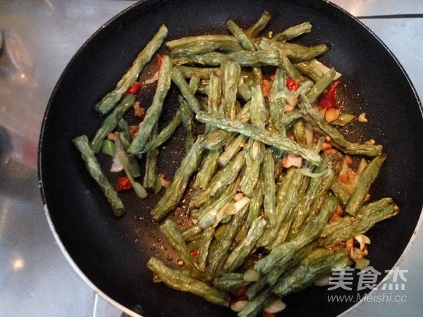 干煸四季豆的做法-家常味干煸菜譜-易網健康養生網 干煸四季豆的做法-家常味干煸菜譜