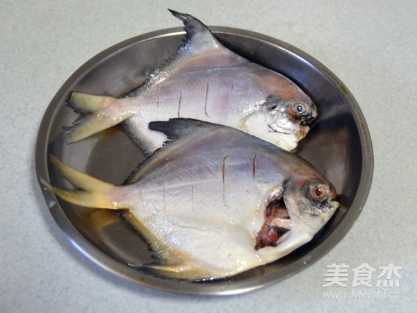 健康美味的清蒸鯧魚的做法-咸鮮味蒸菜譜-易網<a href=http://www.jsjjzhkt.cn/ target=_blank class=infotextkey>健康養生</a>網 健康美味的清蒸鯧魚的做法-咸鮮味蒸菜譜