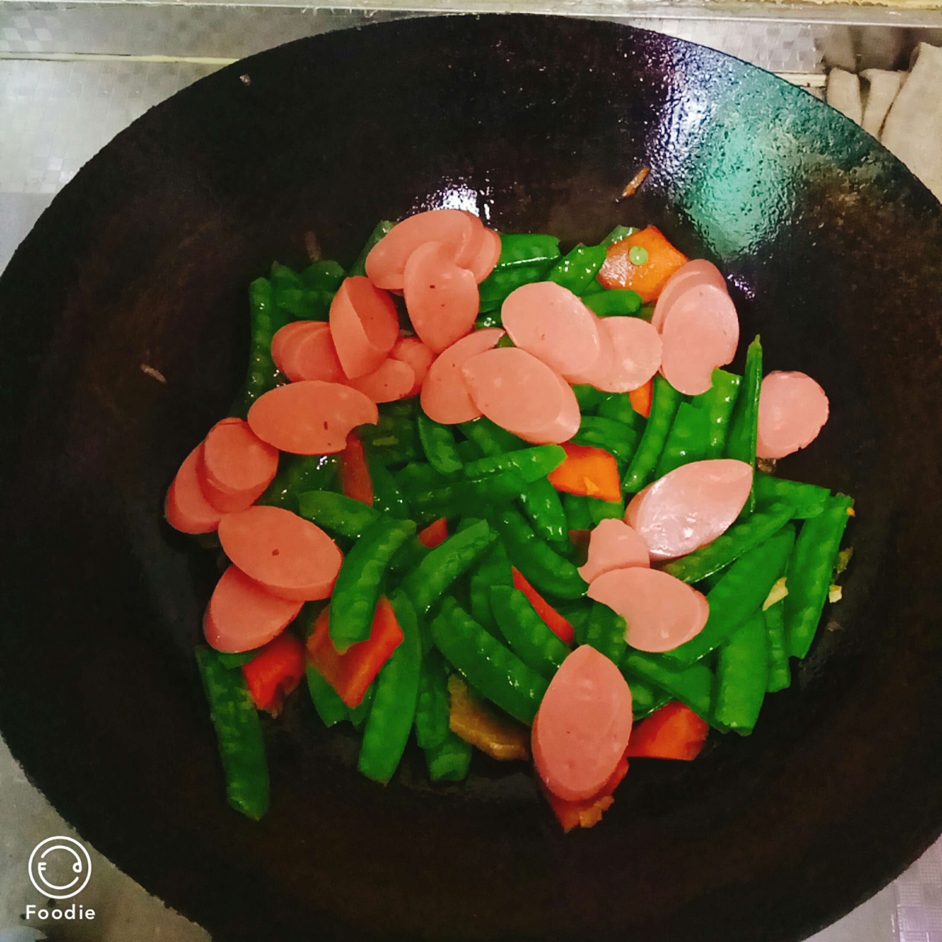 荷蘭豆火腿腸的做法-家常味炒菜譜-易網健康養生網 荷蘭豆火腿腸的做法-家常味炒菜譜