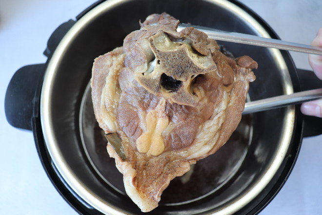 醬羊脖骨的做法-家常味燉菜譜-易網健康養生網 醬羊脖骨的做法-家常味燉菜譜