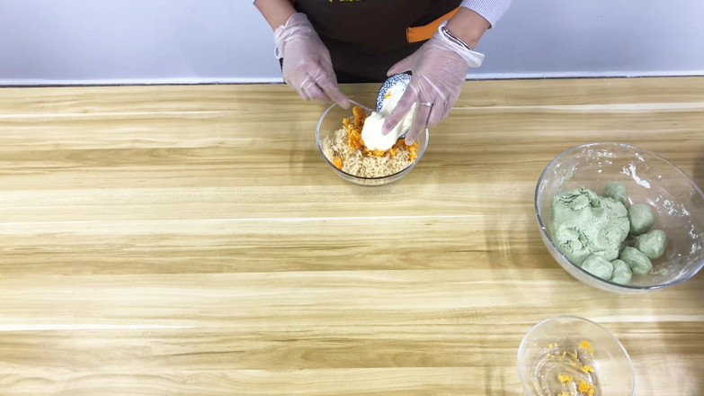 網(wǎng)紅咸蛋黃肉松青團(tuán)的做法-咸鮮味蒸菜譜