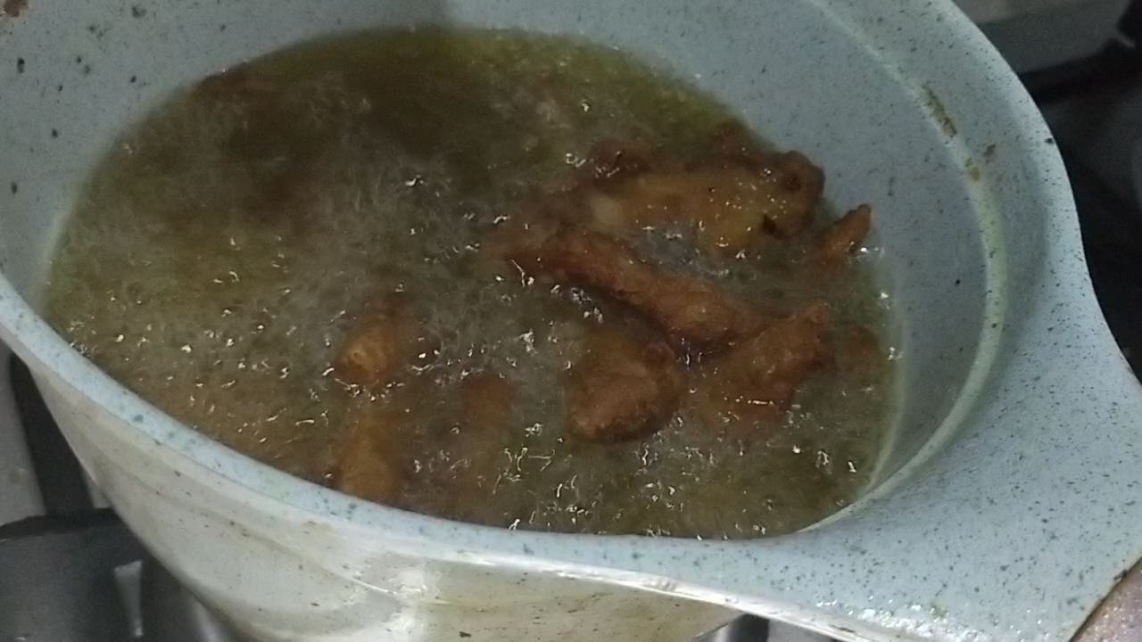 飄香酥炸雞翅尖的做法-家常味炸菜譜