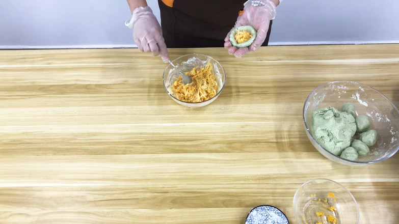 網(wǎng)紅咸蛋黃肉松青團(tuán)的做法-咸鮮味蒸菜譜