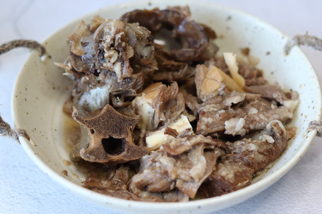 醬羊脖骨的做法-家常味燉菜譜-易網健康養生網 醬羊脖骨的做法-家常味燉菜譜