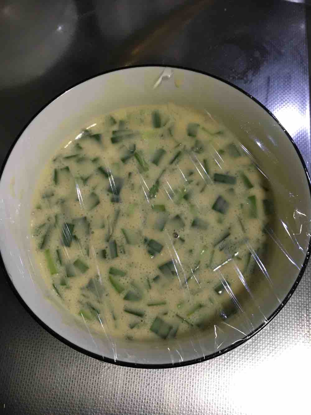 韭菜雞蛋餅的做法-咸鮮味煎菜譜-易網<a href=http://www.jsjjzhkt.cn/ target=_blank class=infotextkey>健康養生</a>網 韭菜雞蛋餅的做法-咸鮮味煎菜譜