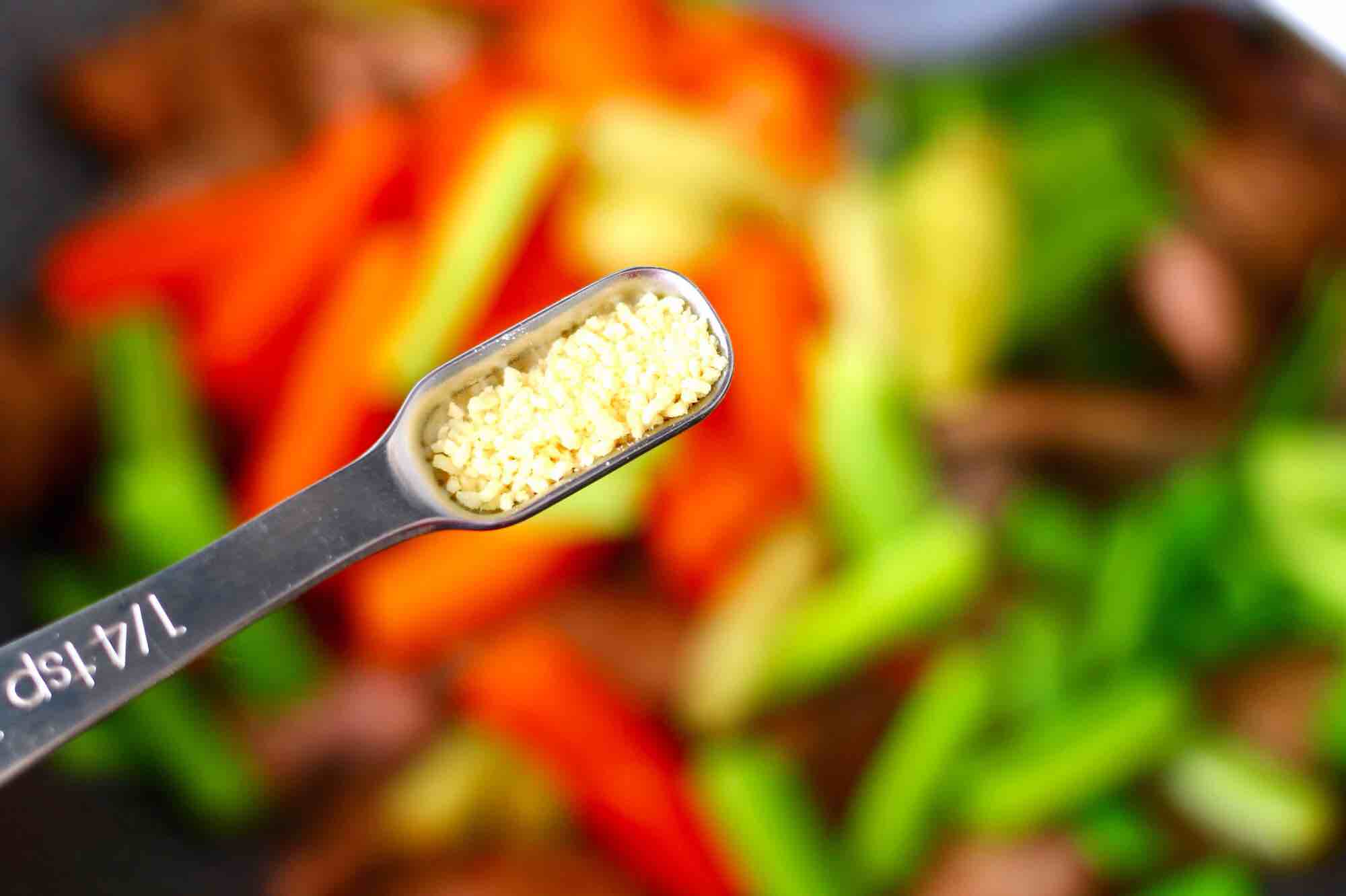 蒜苗爆肝尖的做法-蒜香味爆菜譜-易網健康養生網 蒜苗爆肝尖的做法-蒜香味爆菜譜