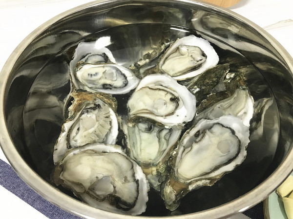 蒜蓉烤生蠔的做法-咸鮮味烤菜譜-易網<a href=http://www.jsjjzhkt.cn/ target=_blank class=infotextkey>健康養生</a>網 蒜蓉烤生蠔的做法-咸鮮味烤菜譜