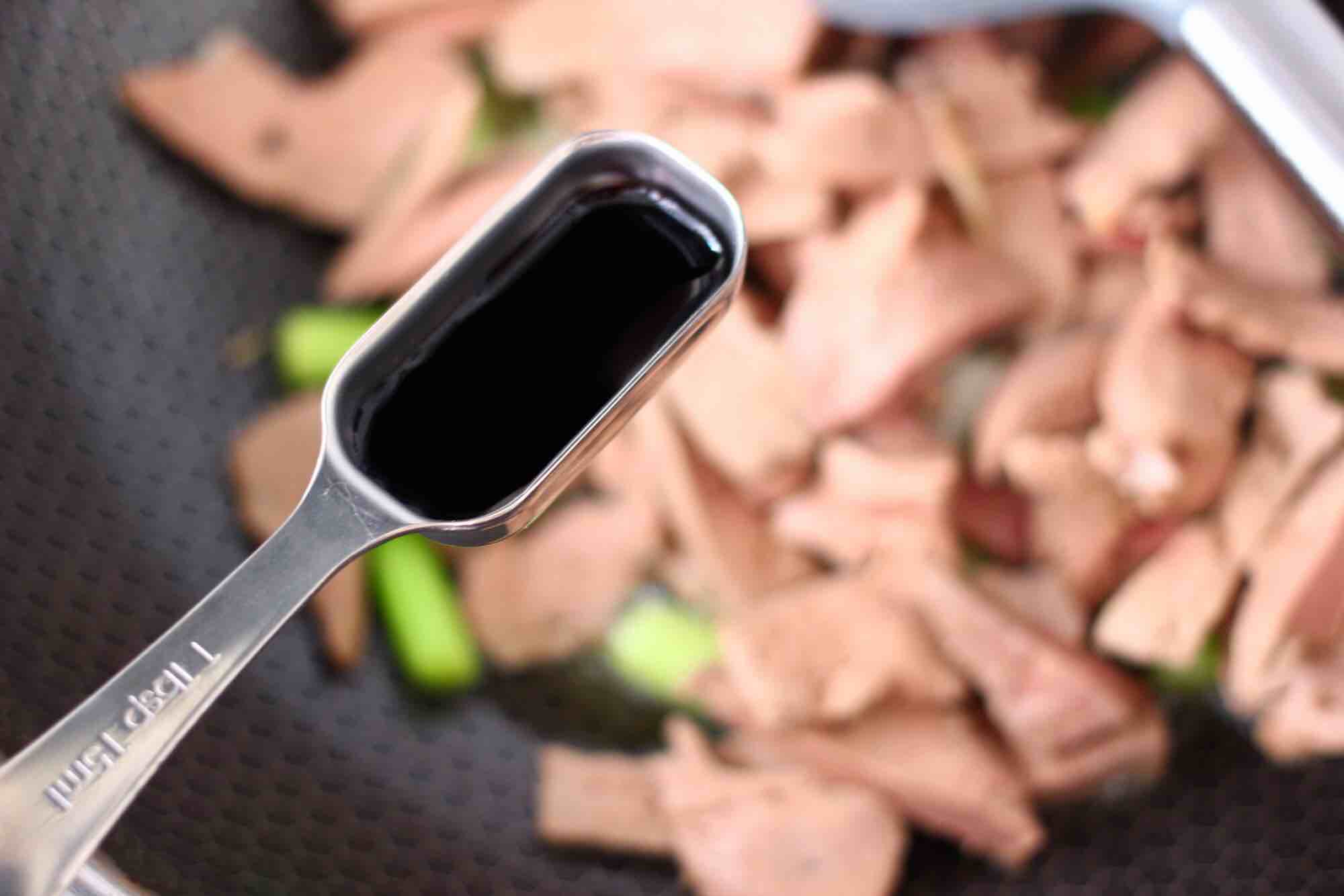 蒜苗爆肝尖的做法-蒜香味爆菜譜-易網健康養生網 蒜苗爆肝尖的做法-蒜香味爆菜譜