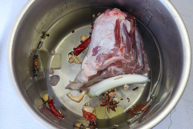 醬羊脖骨的做法-家常味燉菜譜-易網健康養生網 醬羊脖骨的做法-家常味燉菜譜