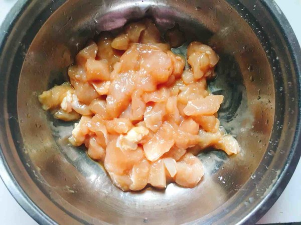 咖喱雞肉燜飯的做法-咖喱味燜菜譜-易網<a href=http://www.jsjjzhkt.cn/ target=_blank class=infotextkey>健康養生</a>網 咖喱雞肉燜飯的做法-咖喱味燜菜譜