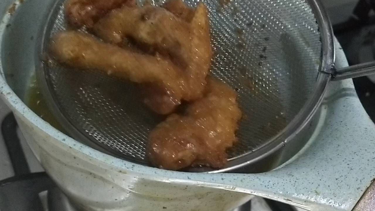 飄香酥炸雞翅尖的做法-家常味炸菜譜