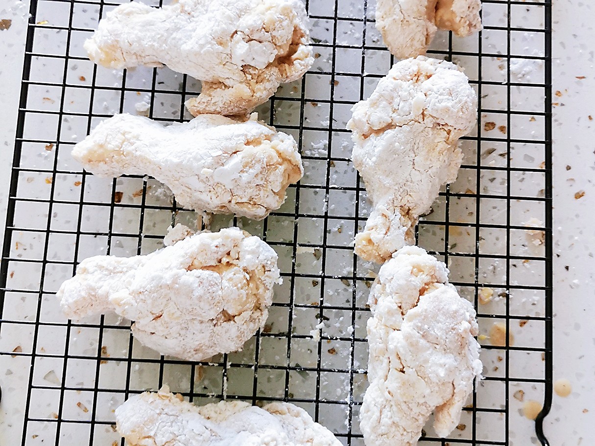 蒜香炸雞腿的做法-咸鮮味炸菜譜