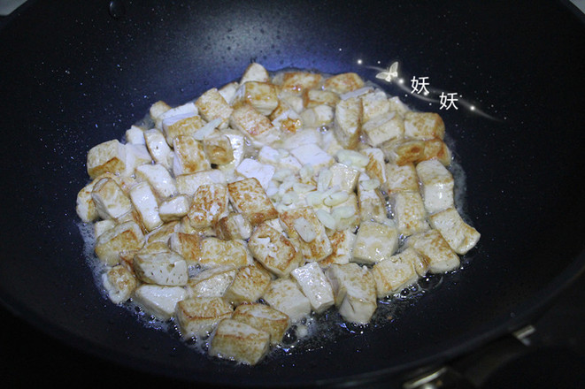 孜然小蔥煎豆腐的做法-家常味煎菜譜-易網健康養生網 孜然小蔥煎豆腐的做法-家常味煎菜譜