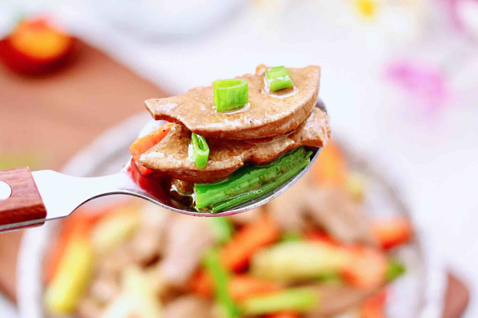 蒜苗爆肝尖的做法-蒜香味爆菜譜-易網健康養生網 蒜苗爆肝尖的做法-蒜香味爆菜譜