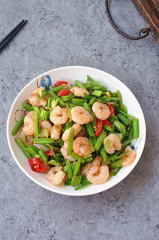 芹菜炒蝦仁的做法-家常味炒菜譜-易網健康養生網 芹菜炒蝦仁的做法-家常味炒菜譜