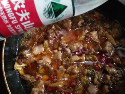 新鮮豌豆燒鴨子的做法-咸鮮味燒菜譜