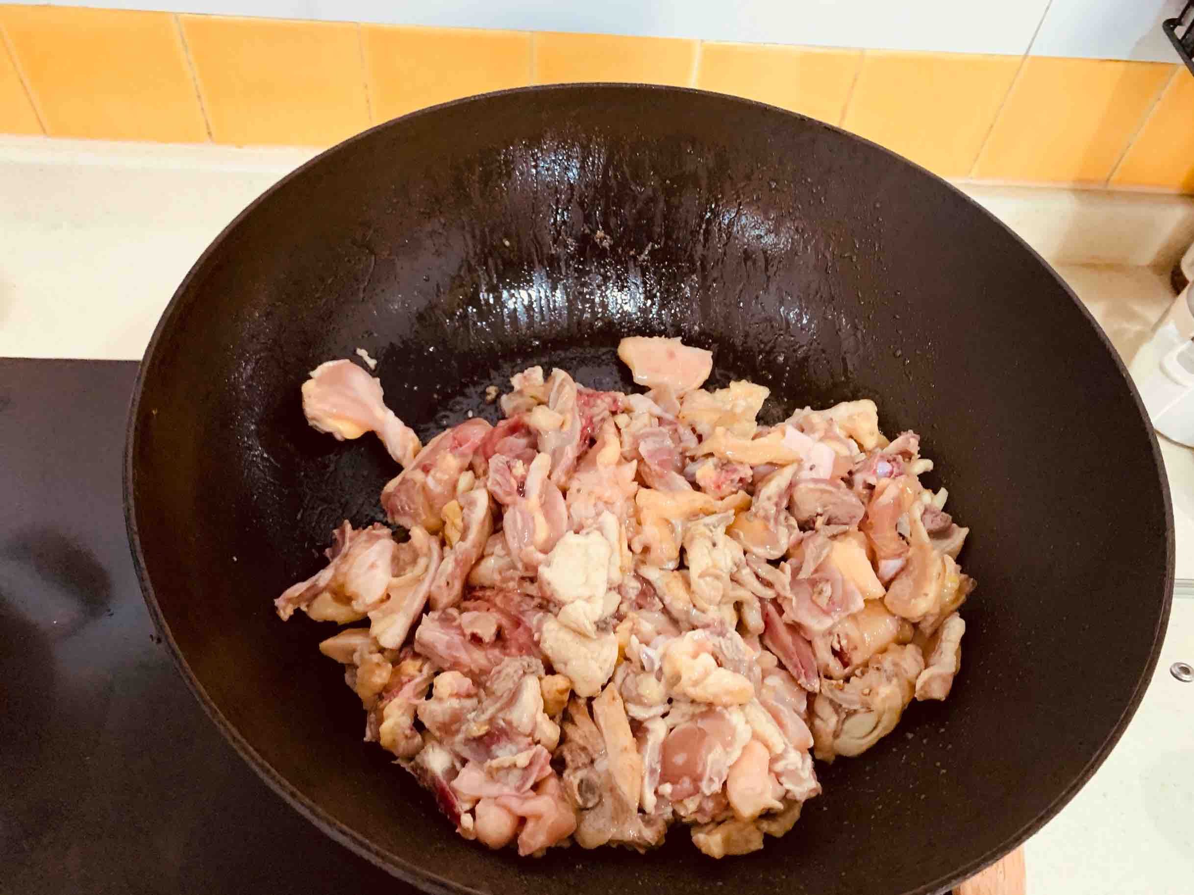 油燜雞的做法-家常味燜菜譜-易網健康養生網 油燜雞的做法-家常味燜菜譜